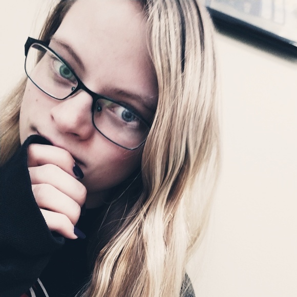 Meet your Posher, Abigail - Picture 1 of 3